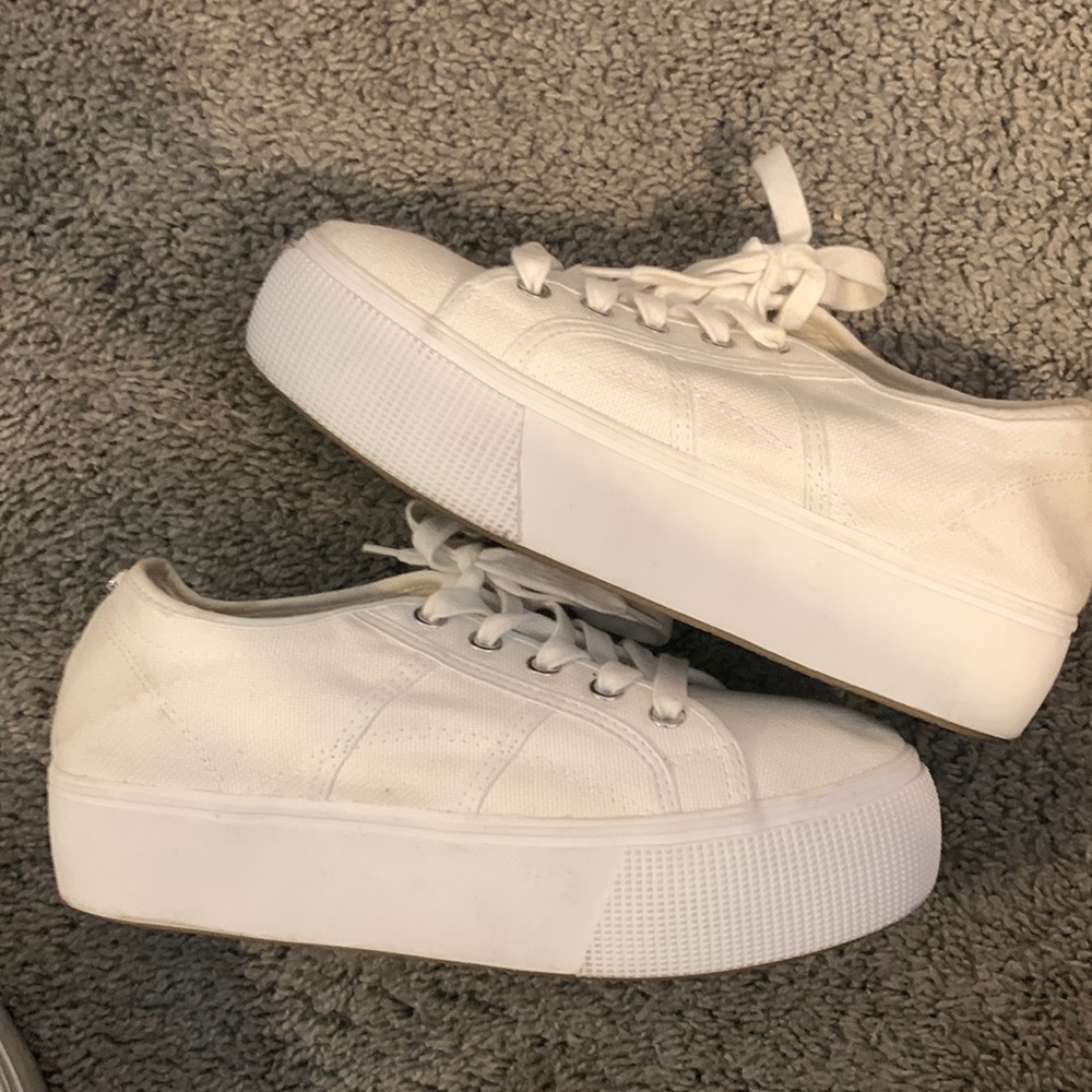 Worn once Steve Madden Emma sneaker